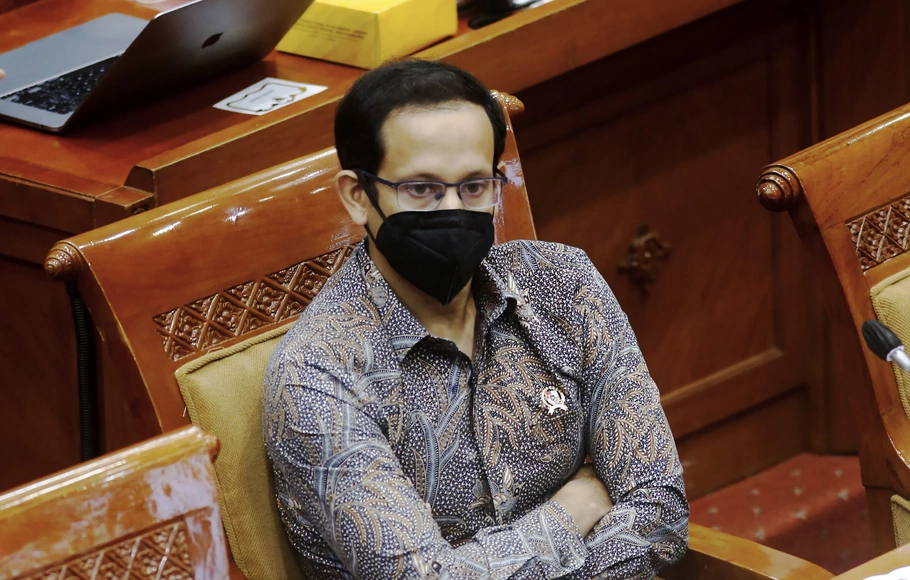 Menteri Pendidikan, Kebudayaan, Riset, dan Teknologi Nadiem Makarim mengikuti rapat kerja dengan Komisi X DPR di Kompleks Parlemen, Senayan, Jakarta,  Rabu, 19 Januari 2022.