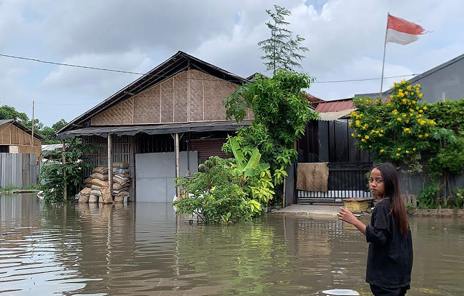 18 titik wilayah yang di dilewati Tol JORR II Kunciran-Cengkareng tergenang banjir antara 20-60 centimeter saat hujan besar mengguyur kawasan tersebut, Rabu, 19 Januari 2022.