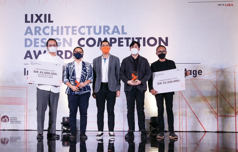 Para pemenang kompetisi Lixil Architectural Design Competition 2021 dengan mengusung tema “Infill and Adaptive Reuse: Practicing Sustainable Movement in Historic Public and/or Transit Hub in the Cities”.