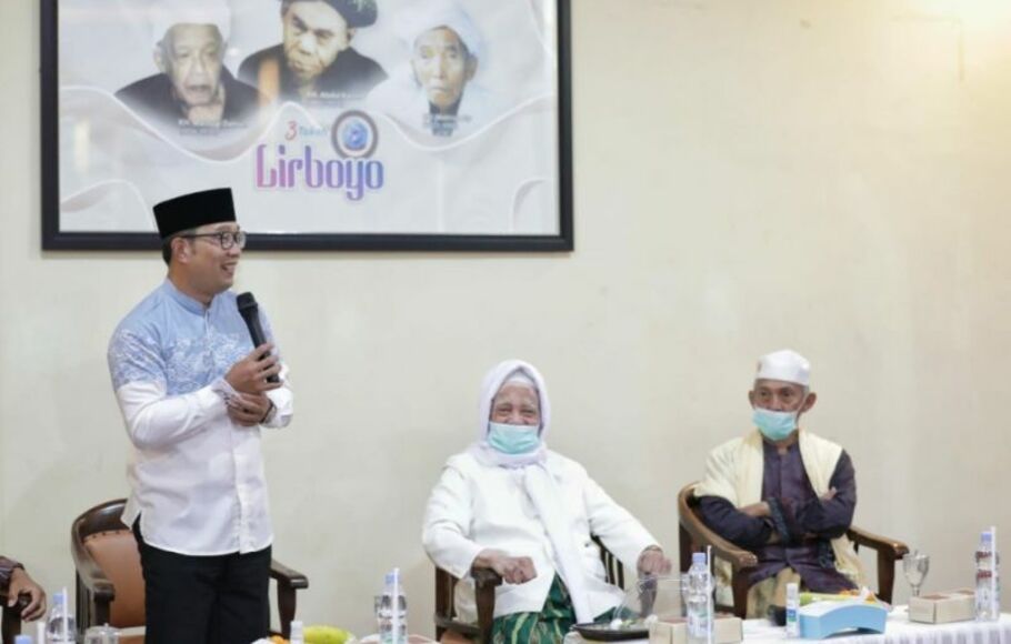 Gubernur Jawa Barat Ridwan Kamil saat mengunjungi Pesantren Lirboyo, Kota Kediri, Kamis malam, 20 Januari2022. 