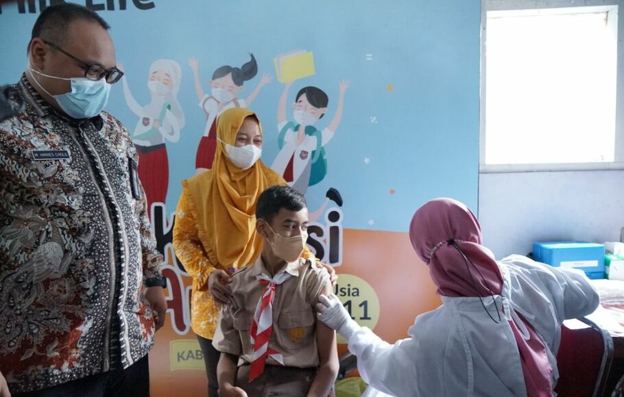 Pemerintah Kabupaten Rembang, Jawa Tengah terus menggencarkan program vaksinasi Covid-19 di wilayahnya.