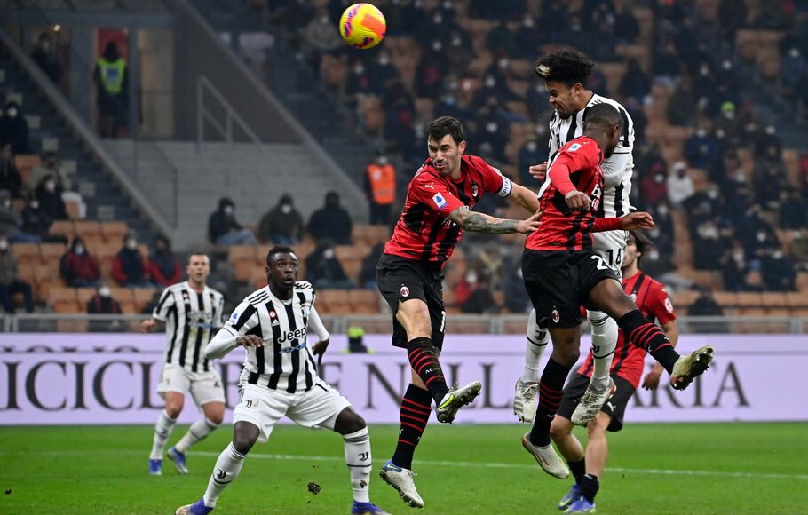 Pertandingan AC Milan melawan Juventus di San Siro, Minggu, 24 Januari 2022.