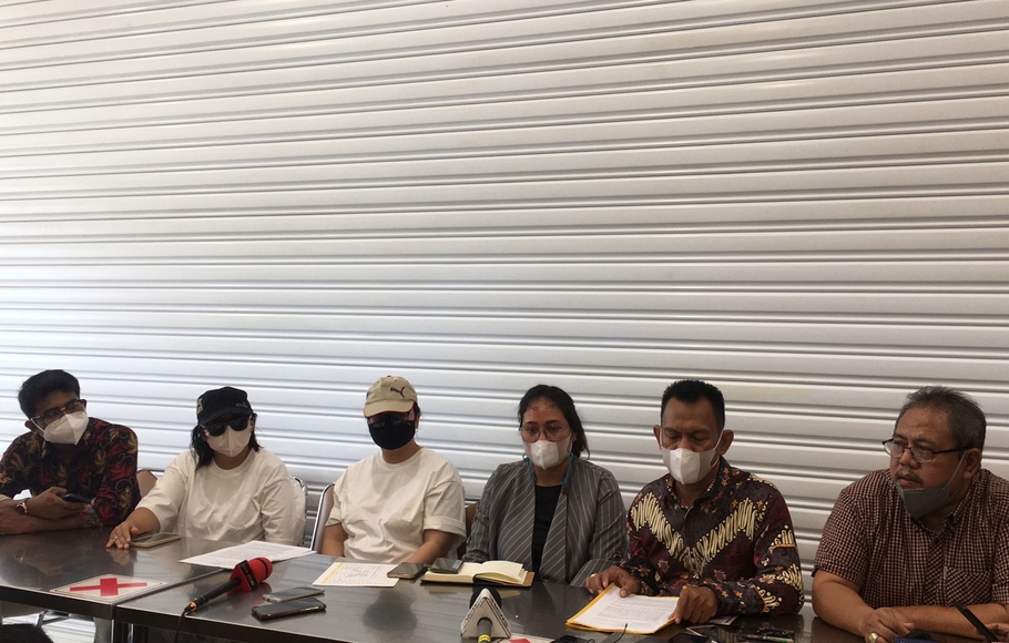 Pihak keluarga almarhum Wiyanto Halim saat menggelar konferensi pers Senin, 24 Januari 2022 di Rumah Duka Grand Heaven, Pluit, Jakarta Utara.