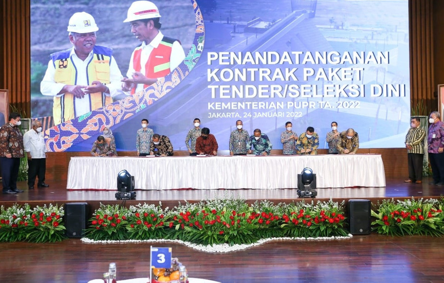 Kementerian PUPR melaksanakan penandatanganan Kontrak Paket Tender/Seleksi Dini Tahun Anggaran (TA) 2022 di Kantor Kementerian PUPR, Jakarta, 24 Januari 2022. 