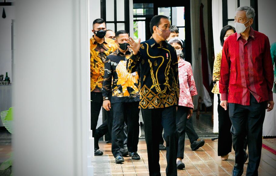 Presiden Joko Widodo (Jokowi) dan Perdana Menteri (PM) Singapura Lee Hsien Loong, menggelar pertemuan bilateral di Ruang Dahlia, The Sanchaya Resort Bintan, Kabupaten Bintan, Kepulauan Riau, Selasa, 25 Januari 2022.