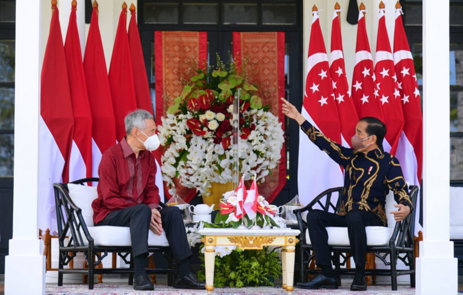 Presiden Jokowi menerima kunjungan PM Singapura Lee Hsien Loong, di The Sanchaya Resort Bintan, Kepri, Selasa 25 Januari 2022.