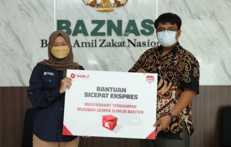 Penyerahan bantuan SiCepat Ekspres secara simbolis untuk masyarakat terdampak gempa Banten melalui Badan Amil Zakat Nasional (Baznas).