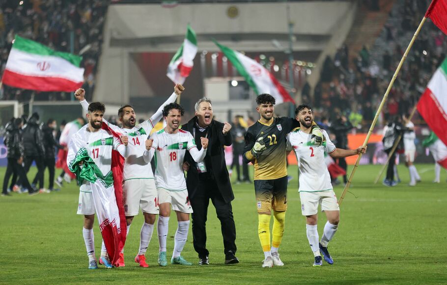 Selebrasi pemain Iran usai memastikan diri lolos ke Piala Dunia 2022.