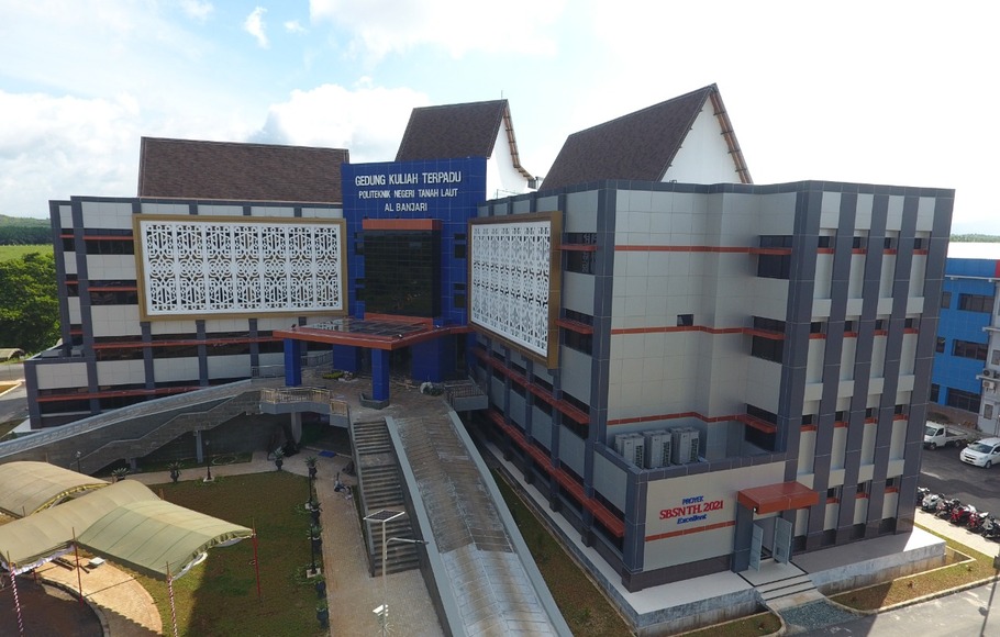 Dua gedung baru Politeknik Negeri Tanah Laut (Politala), Kalimantan Selatan (Kalsel) yang baru diresmikan.