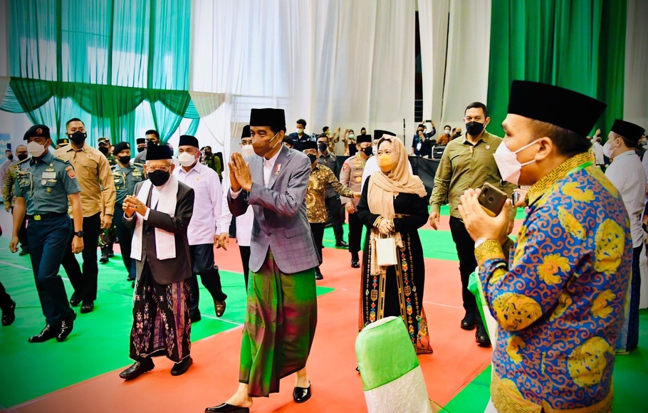 Presiden Joko Widodo (Jokowi) saat menghadiri acara Pengukuhan Pengurus Besar Nahdlatul Ulama (PBNU) Masa Khidmat 2022-2027 dan Harlah Ke-96 NU di Balikpapan, Kalimantan Timur, pada Senin 31 Januari 2022.
