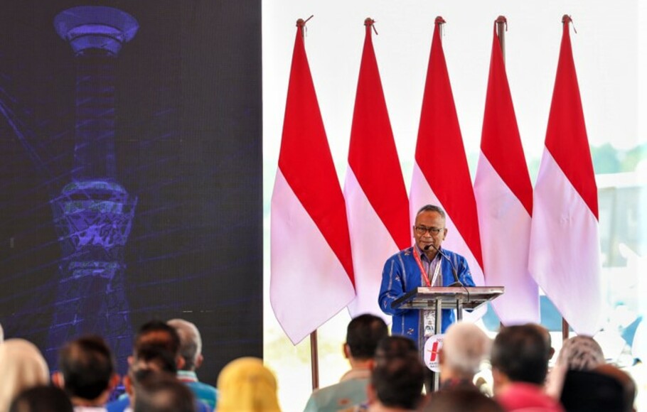 Ketua Umum PWI Pusat Atal S Depari memberikan sambutan di puncak Peringatan Hari Pers Nasional (HPN) Tahun 2022 di Kendari, Sulawesi Tenggara, Rabu, 9 Februari 2022. 