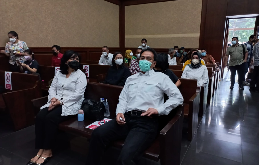 Azis Syamsuddin di ruang sidang Gedung Pengadilan Tipikor Jakarta, Kamis, 17 Februari 2022.