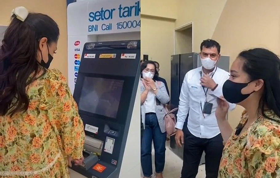 Mesin ATM BNI yang ditempatkan di kantor RANS Entertainment.