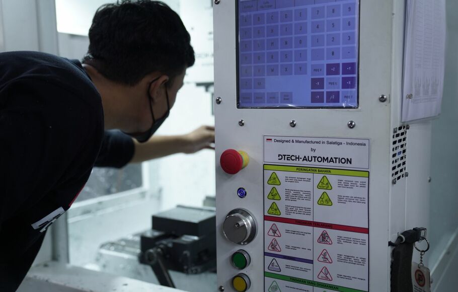 Alumnus SMK Arfian Fuadi, menjadi pelopor pembuat mesin perkakas produksi yang mempunyai nilai tingkat komponen dalam negeri (TKDN) di atas 40% untuk mesin Computer Numerical Control (CNC) Milling 3 Axis Supermill.