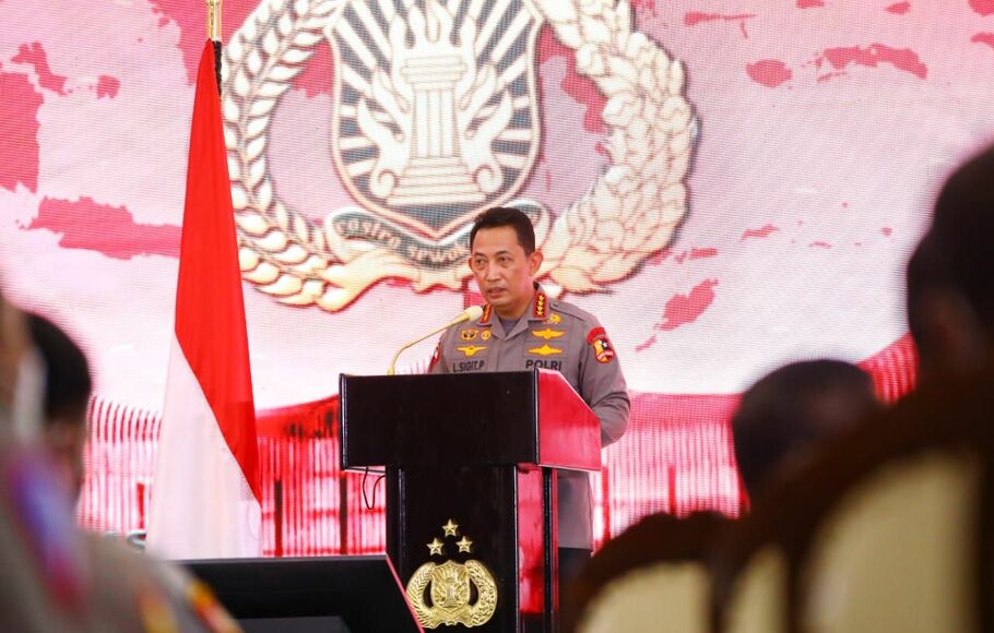 Kapolri Jenderal Listyo Sigit Prabowo memberikan pengarahan terkait Hasil Evaluasi dan Penghargaan Pelayanan Publik lingkup Polri Tahun 2021 dari KemenPAN-RB di Gedung Bareskrim Polri, Jakarta Selatan, Kamis, 10 Maret 2022.