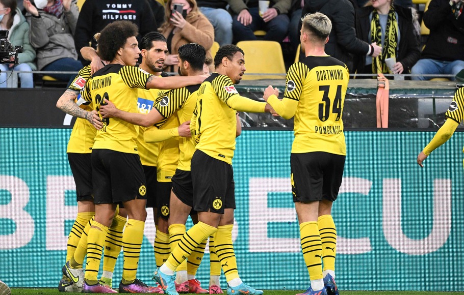 Para pemain Borussia Dortmund merayakan gol ke gawang Arminia Bielefeld dalam partai Liga Jerman, Minggu, 14 Maret 2022.