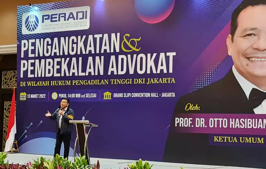 Ketum DPN Peradi Otto Hasibuan pada acara pengangkatan dan pembekalan advokat, di Grand Slipi, Jakarta, Minggu, 14 Maret 2022.