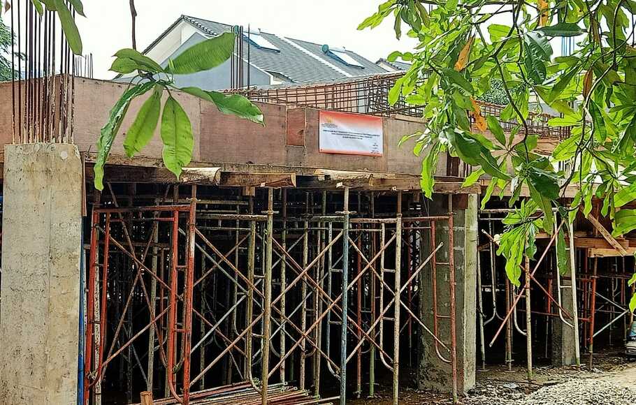 Rumah Indra Kenz di Tangerang Selatan yang disita Polri terkait kasus dugaan penipuan investasi platform Binomo. 
