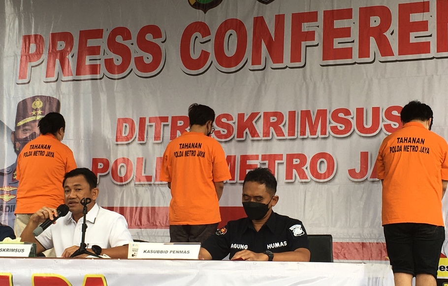 Konferensi pers terkait penipuan robot trading Fahrenheit di Polda Metro Jaya, Selasa, 22 Maret 2022