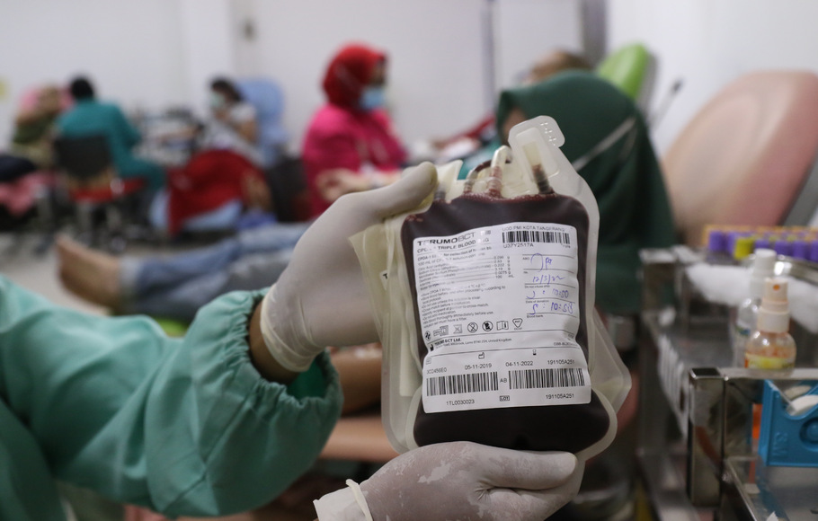 Darah hasil donor dari pendonor di PMI Kota Tangerang.