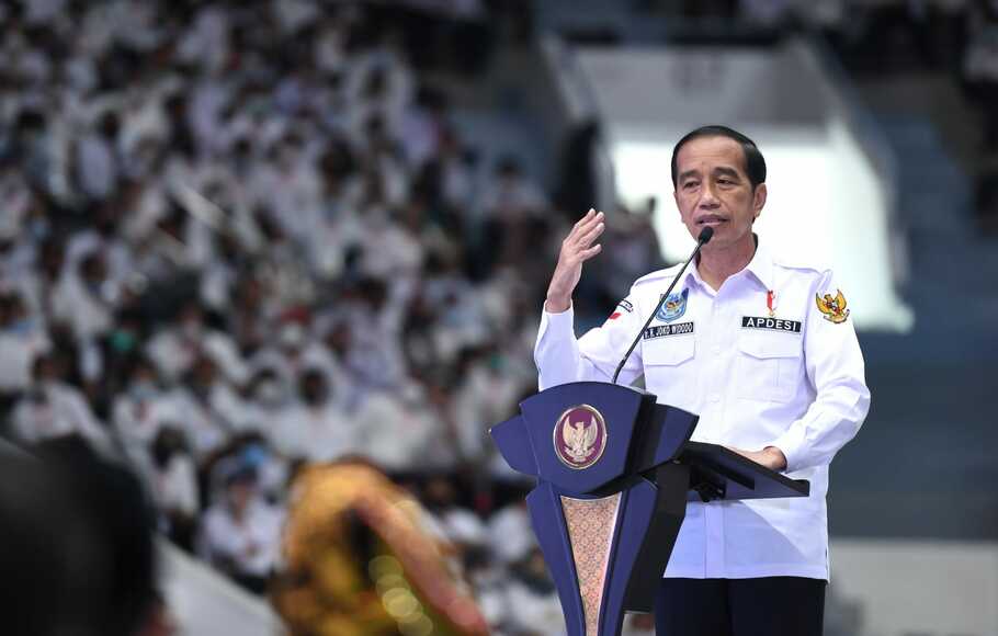 Presiden Joko Widodo (Jokowi) menghadiri silaturahmi nasional Asosiasi Pemerintah Desa Seluruh Indonesia (Apdesi) di Istora Senayan, Jakarta, Selasa, 29 Maret 2022.
