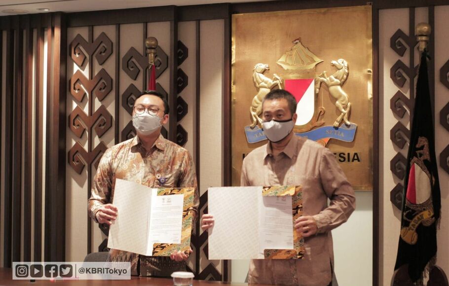 KBRI Tokyo dan Ketua Kadin Indonesia Komite Jepang Emmanuel L Wanandi menandatangani kesepakatan kerja sama untuk fasilitasi kunjungan delegasi bisnis Jepang ke Indonesia.