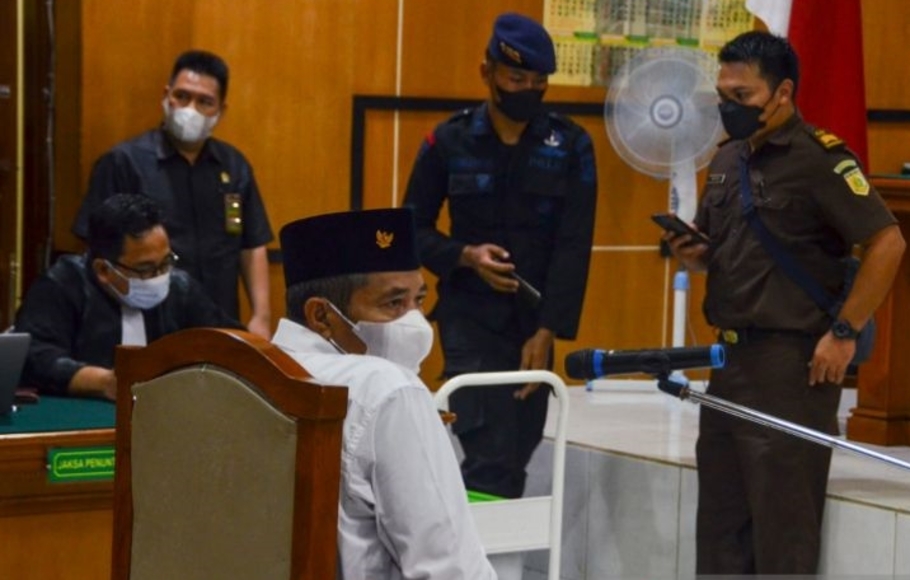 Terdakwa kasus penistaan agama M Kace menjalani sidang di Pengadilan Negeri Ciamis, Jawa Barat, Rabu 6 April 2022. 