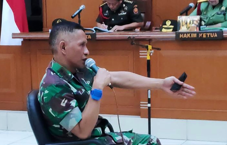 Perwira menengah TNI Kolonel Infanteri Priyanto saat memberikan keterangan sebagai terdakwa kasus pembunuhan dua remaja sipil di Nagreg, Jawa Barat, di Pengadilan Militer Tinggi II Jakarta, Jakarta Timur, Kamis 7 April 2022.