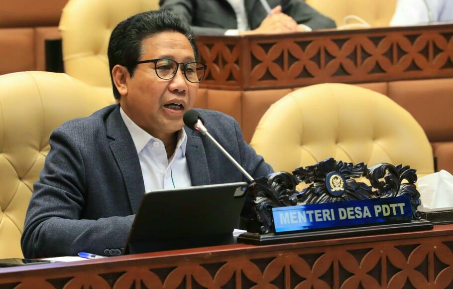 Menteri Desa, Pembangunan Daerah Tertinggal dan Transmigrasi (Mendes PDTT) Abdul Halim Iskandar didampinggi para Eselon 1 di Kemendes PDTT menghadiri rapat kerja dengan Komisi V DPR, Senin 11 April 2022.