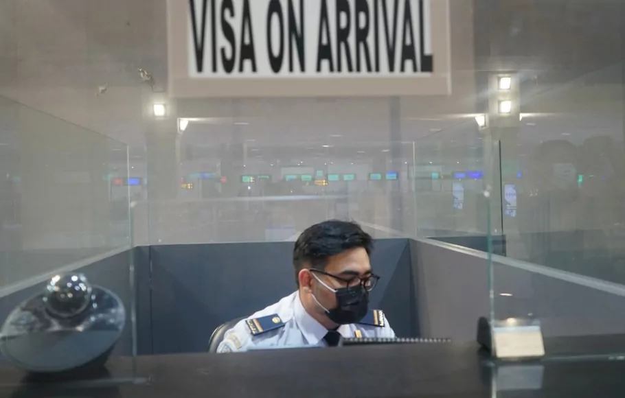 Kantor Imigrasi Kelas I Khusus TPI Bandara Soekarno Hatta melayani visa on arrival.