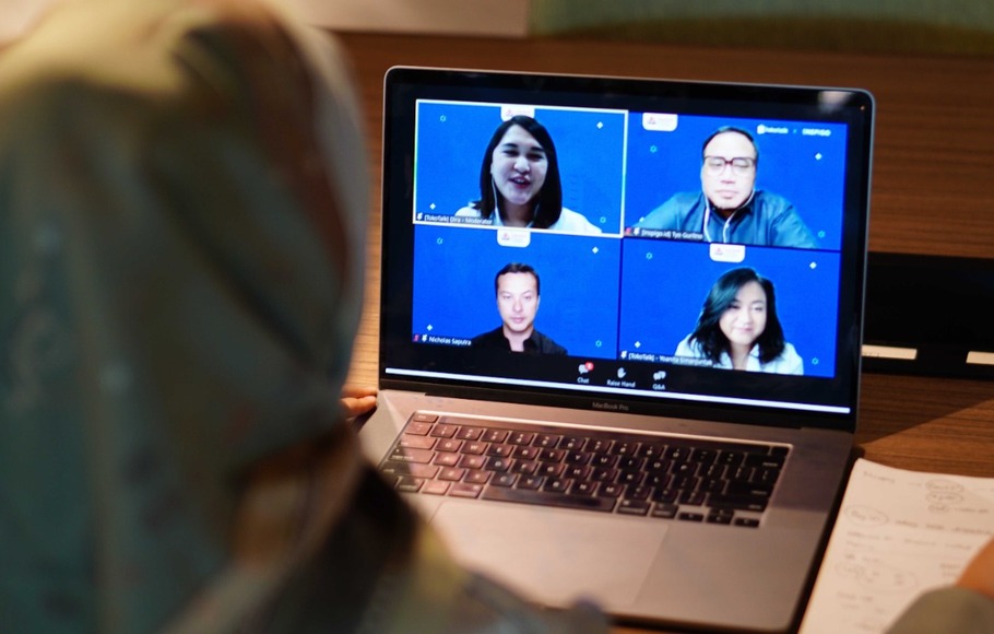 TokoTalk menyelenggarakan seminar online sekaligus peluncuran e-learning, Sabtu, (15/4/2022).  