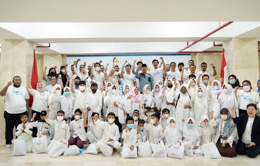 Rotaryana Prima yang turut menyelenggarakan acara Buka Puasa Bersama dan Santunan Anak Yatim di Masjid Istiqlal Jakarta.