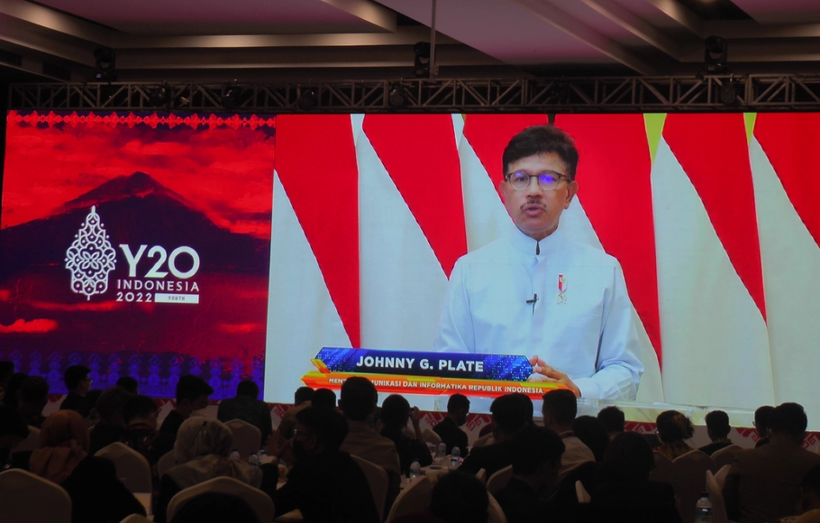 Menteri Komunikasi dan Informatika (Menkominfo) Johnny G Plate saat menyampaikan sambutan dalam acara Y20 Indonesia Pre-Summit II secara daring Sabtu, 23 April 2022. Pertemuan tersebut digelar di Lombok, NTB.