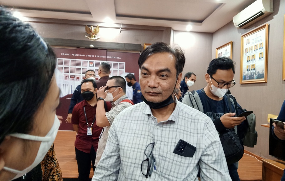 Anggota KPU Yulianto Sudrajat saat ditemui di Kantor KPU, Jalan Imam Bonjol, Menteng, Jakarta, Selasa, 26 April 2022.