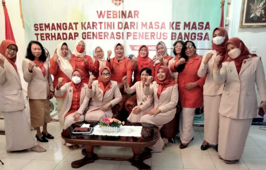 Jajaran pengurus Pergerakan Wanita Nasional Indonesia (Perwanas).
