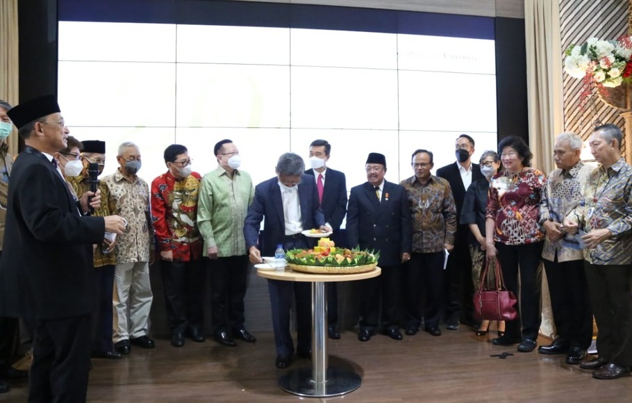 Puncak peringatan Dies Natalis ke-20 President Univeristy (PresUniv) di President Lounge, Menara Batavia, Jakarta, Selasa, 26 April 2022.