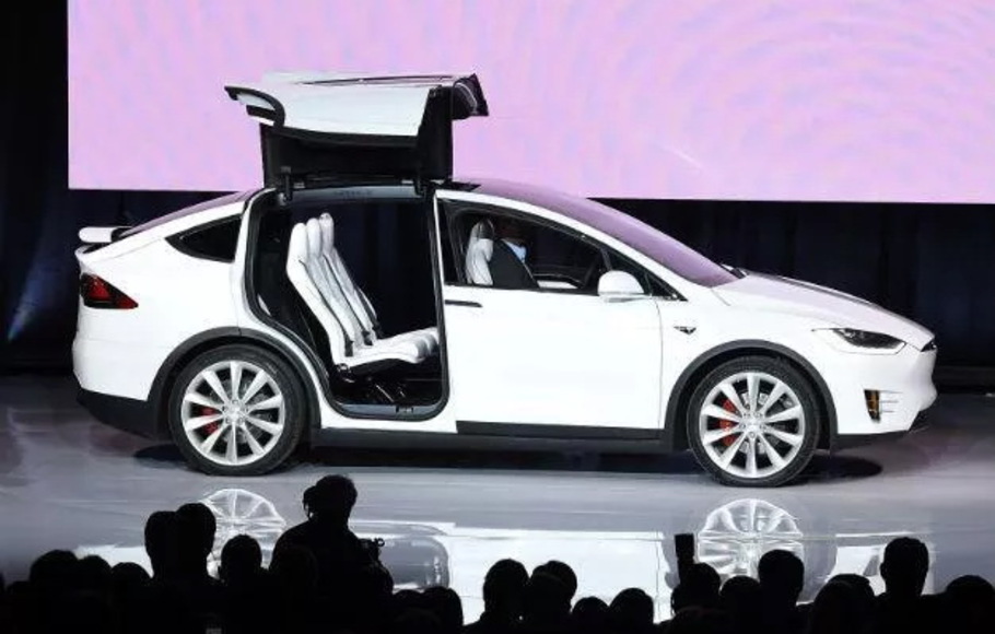 Tesla menarik kembali puluhan ribu unit Model 3 Performance karena masalah speedometer.