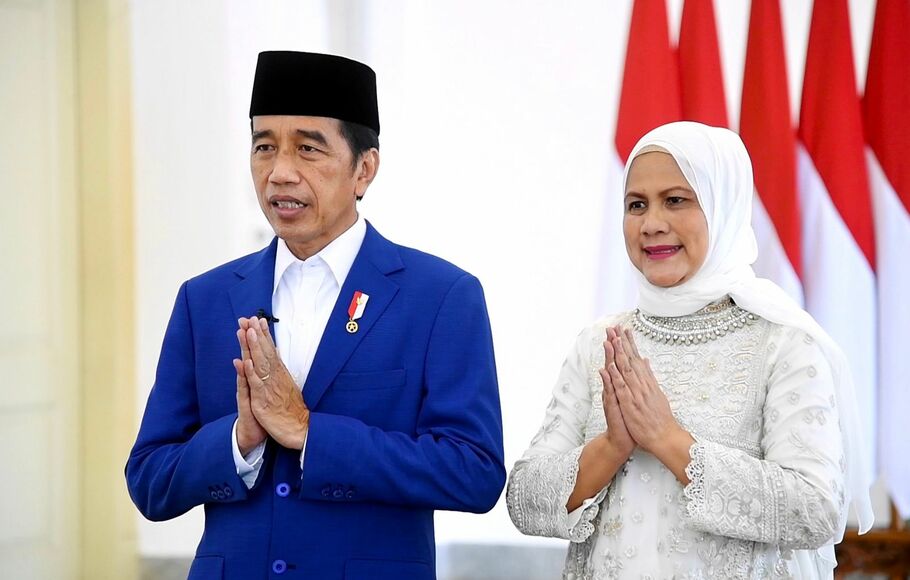 Presiden Joko Widodo beserta Ibu Iriana Joko Widodo menyampaikan ucapan selamat Idulfitri 1443 Hijriah. 