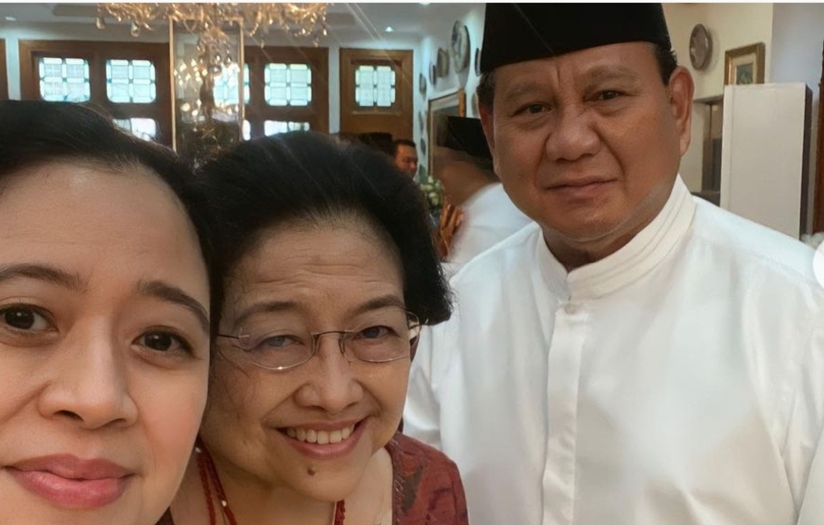 Ketua Umum Partai Gerindra Prabowo Subianto saat bersilahturahmi ke kediaman Ketua Umum Megawati Soekarnoputri di Jalan Teuku Umar, Menteng, Jakarta Pusat, Senin, 2 Mei 2022.