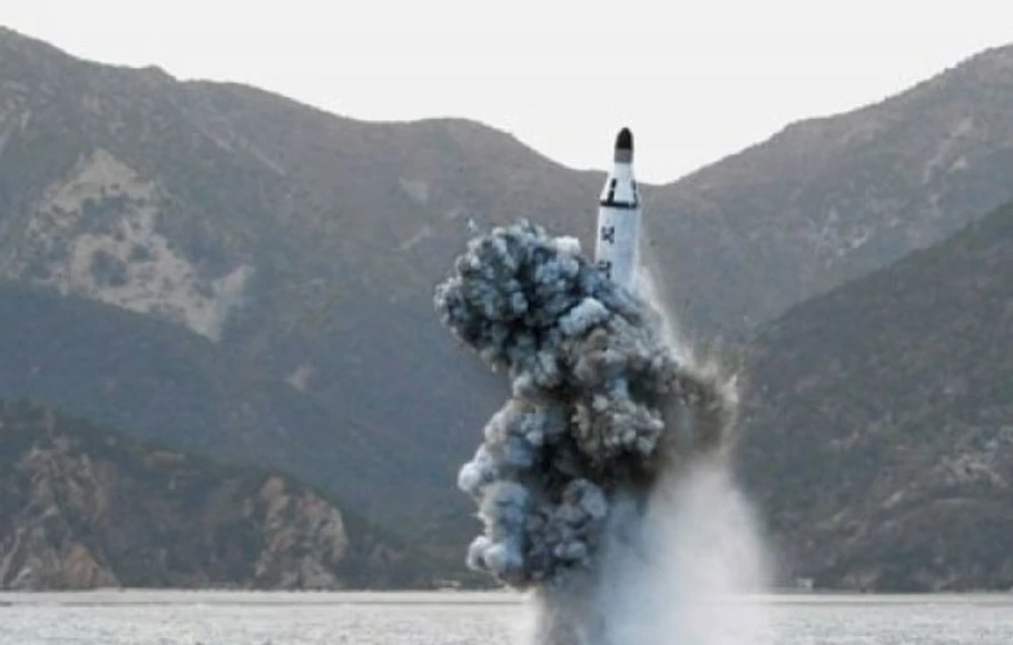 Percobaan penembakan rudal balistik kapal selam yang dirilis oleh Pusat Agensi Berita Korea Utara (KCNA) di Pyongyang.