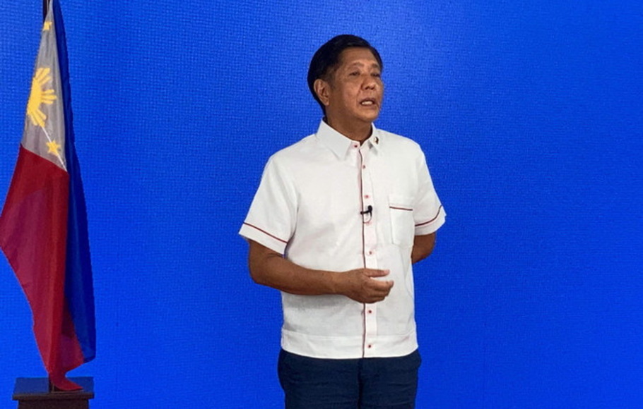 Ferdinand Marcos Jr. berbicara kepada anggota media di markas partainya di Manila, Filipina  pada Senin 9 Mei 2022.