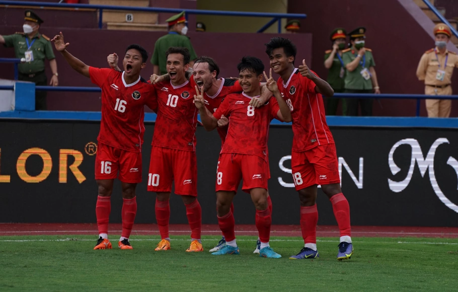 Para pemain Timnas Indonesia saat merayakan gol dalam pertandingan di SEA Games.