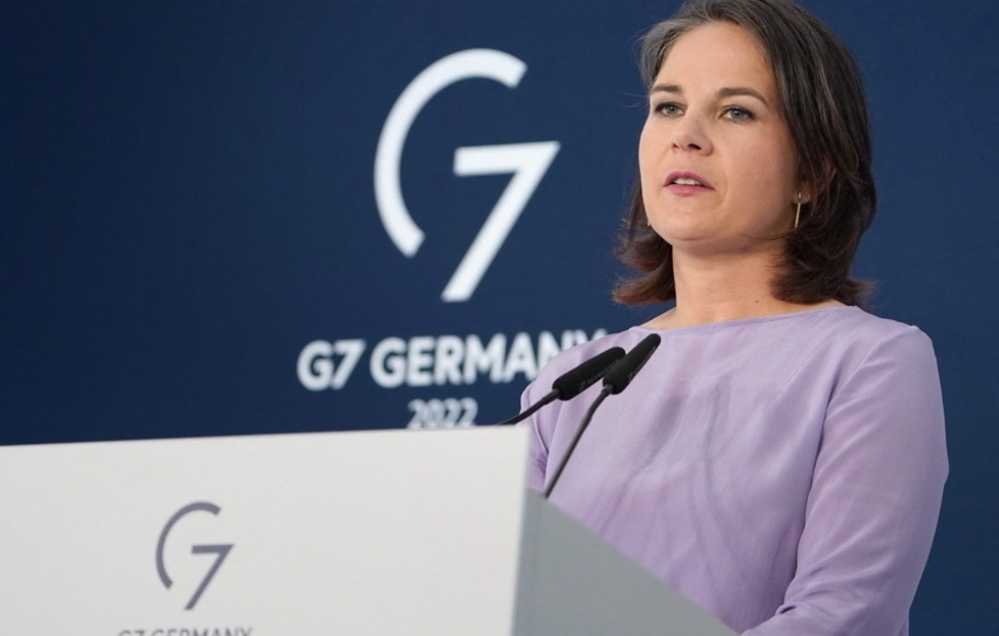 Menteri Luar Negeri Jerman Annalena Baerbock memberikan keterangan pers pada akhir pertemuan Menlu G-7 di Wangels, Jerman utara, pada Sabtu 14 Mei 2022.