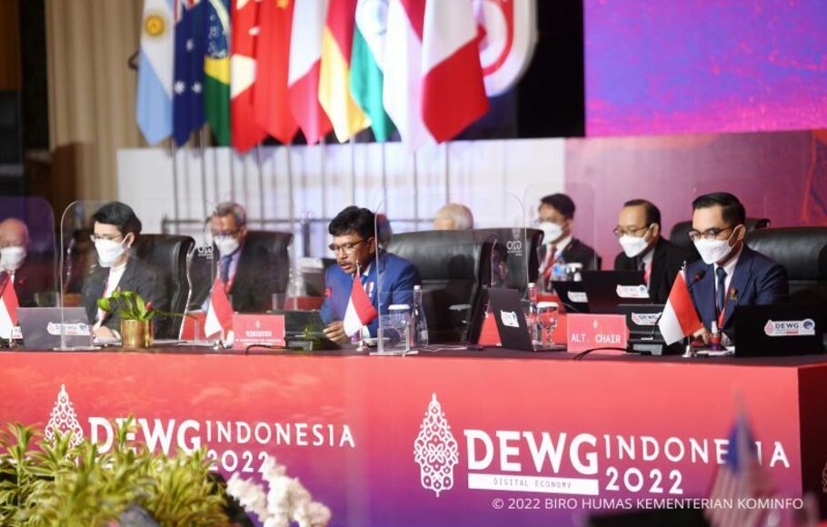 Menkominfo Johnny G Plate dalam Opening Remarks 2nd DEWG Meeting yang berlangsung hibrida dari Hotel Tentrem, Yogyakarta, Selasa, 17 Mei 2022.