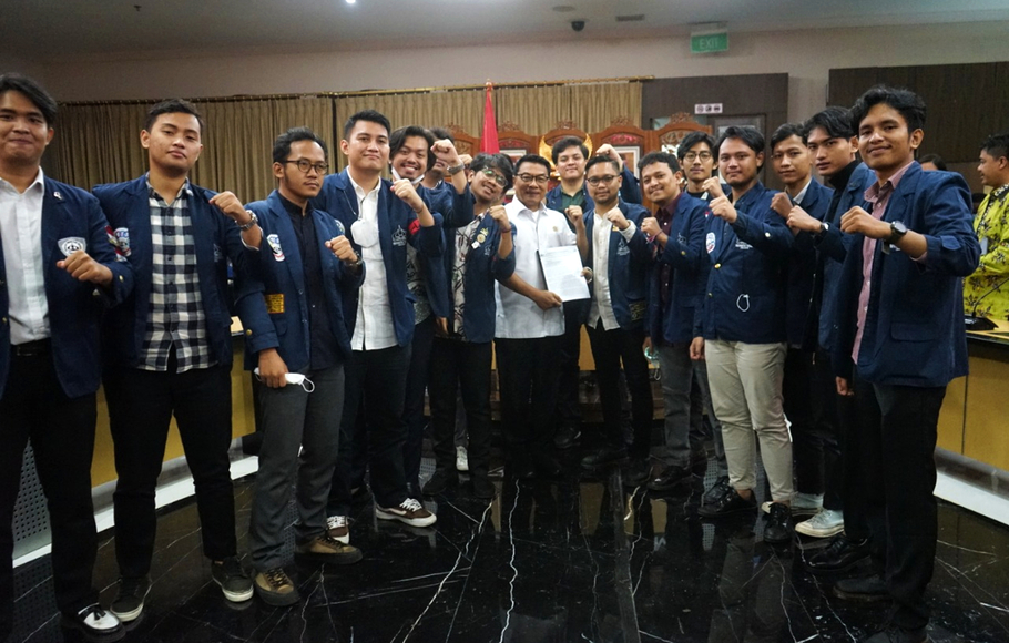 Kepala Staf Presiden Moeldoko (tengah) saat menerima perwakilan mahasiswa Trisakti di Gedung Bina Graha, Jakarta, Rabu 18 Mei 2022.