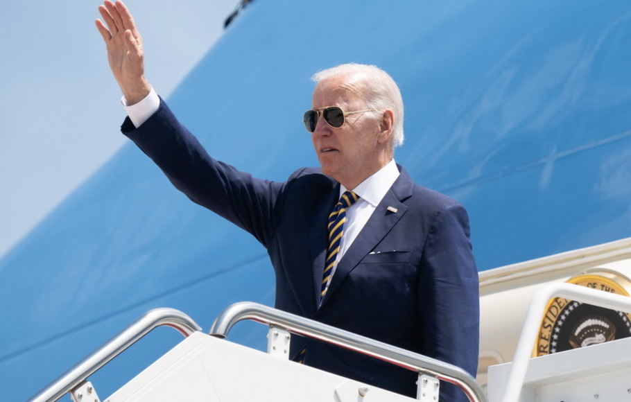 Presiden AS Joe Biden tiba di pesawat Air Force One sebelum keberangkatan dari Pangkalan Gabungan Andrews di Maryland, AS, Kamis 19 Mei 2022, saat melakukan perjalanan ke Korea Selatan dan Jepang, dalam perjalanan pertamanya ke Asia sebagai Presiden. 