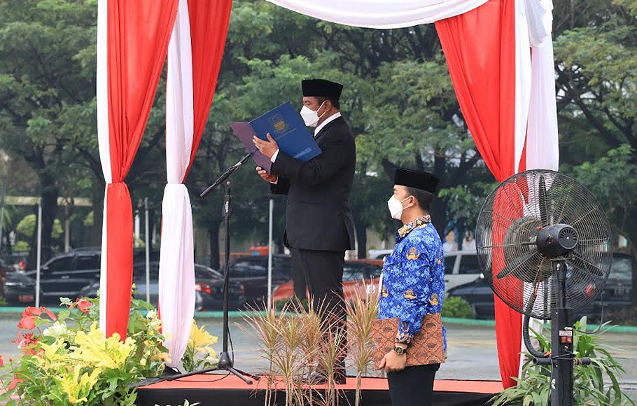 Plt Bupati Bekasi Akhmad Marjuki memimpin upacara Hari Kebangkitan Nasional di Plaza Pemkab Bekasi Jumat, 20 Mei 2022.
