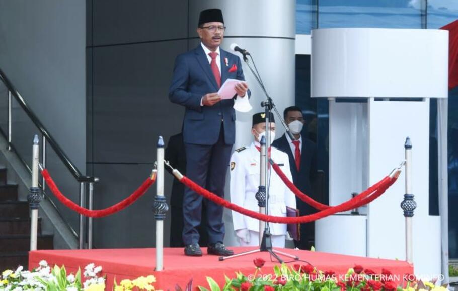 Menkominfo Johnny G Plate saat memimpin upacara peringatan Hari Kebangkitan Nasional 2022, di halaman Kantor Kementerian Kominfo, Jakarta Pusat, Jumat, 20 Mei 2022.