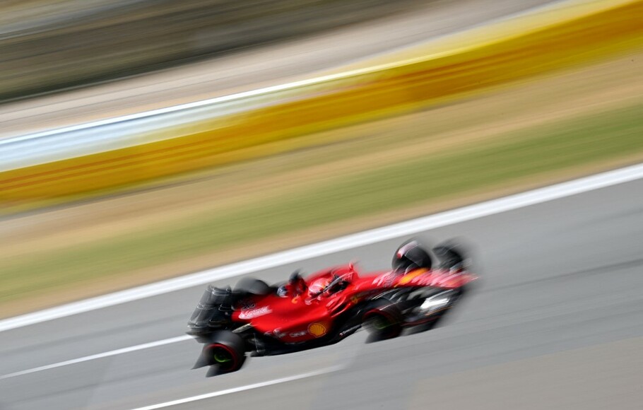 Pembalap Ferrari, Charles Leclerc di sesi I latihan bebas GP Spanyol.