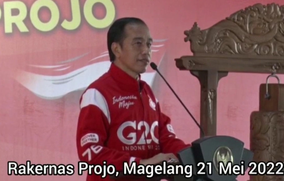 Presiden Joko Widodo (Jokowi) menghadiri acara pembukaan Rapat Kerja Nasional (Rakernas) V relawan Pro Jokowi (Projo) di Magelang.